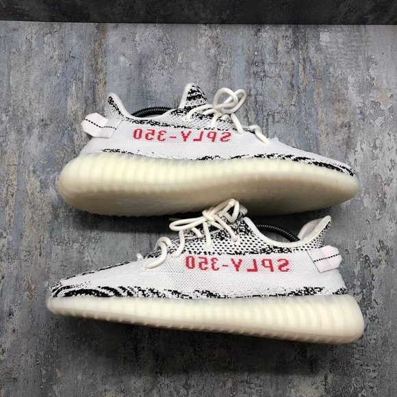 Yeezy boost 350 V2 zebra size 10 main image 4